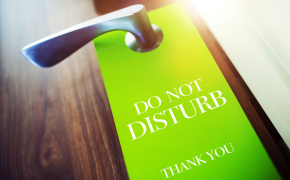 Bråstopp for overnattingsbransjen i april