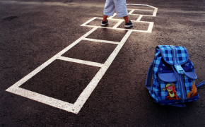 Færre skolar med få elevar