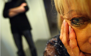 Kvinner og menn i helseyrker møter mest vold og trusler