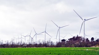 Illustrasjonsfoto av vindmøller